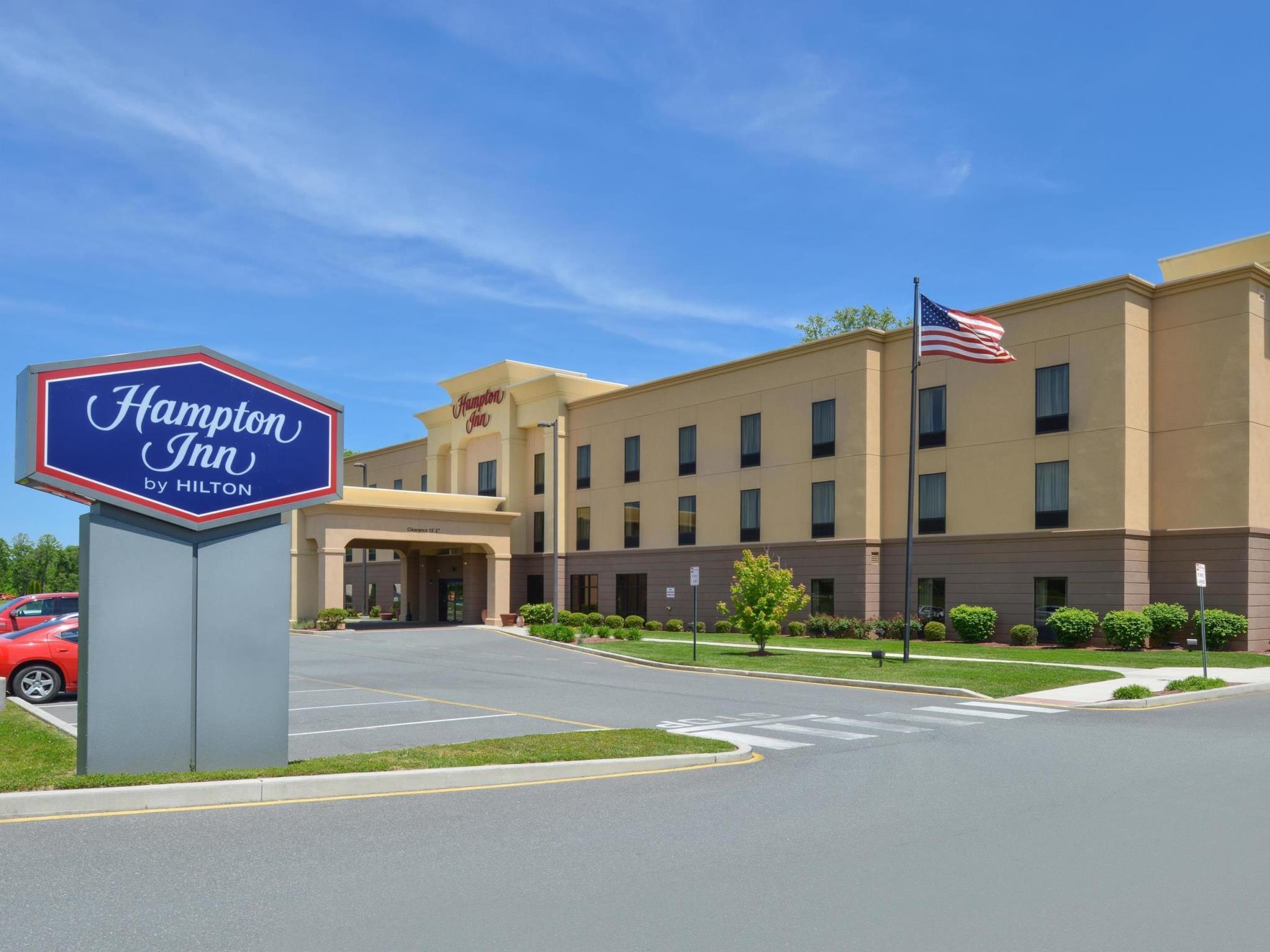 Hampton Inn Milford Exterior photo