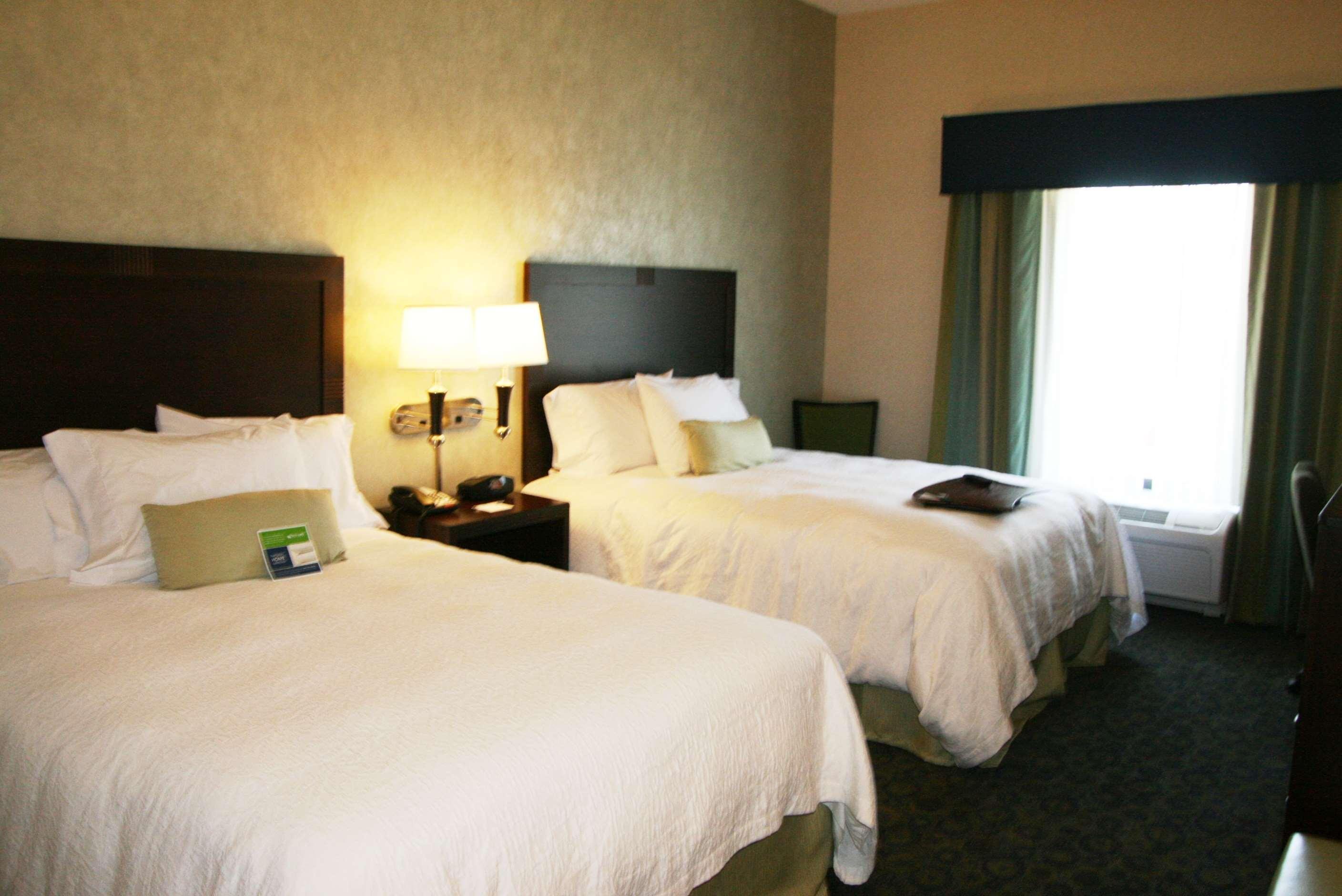 Hampton Inn Milford Exterior photo