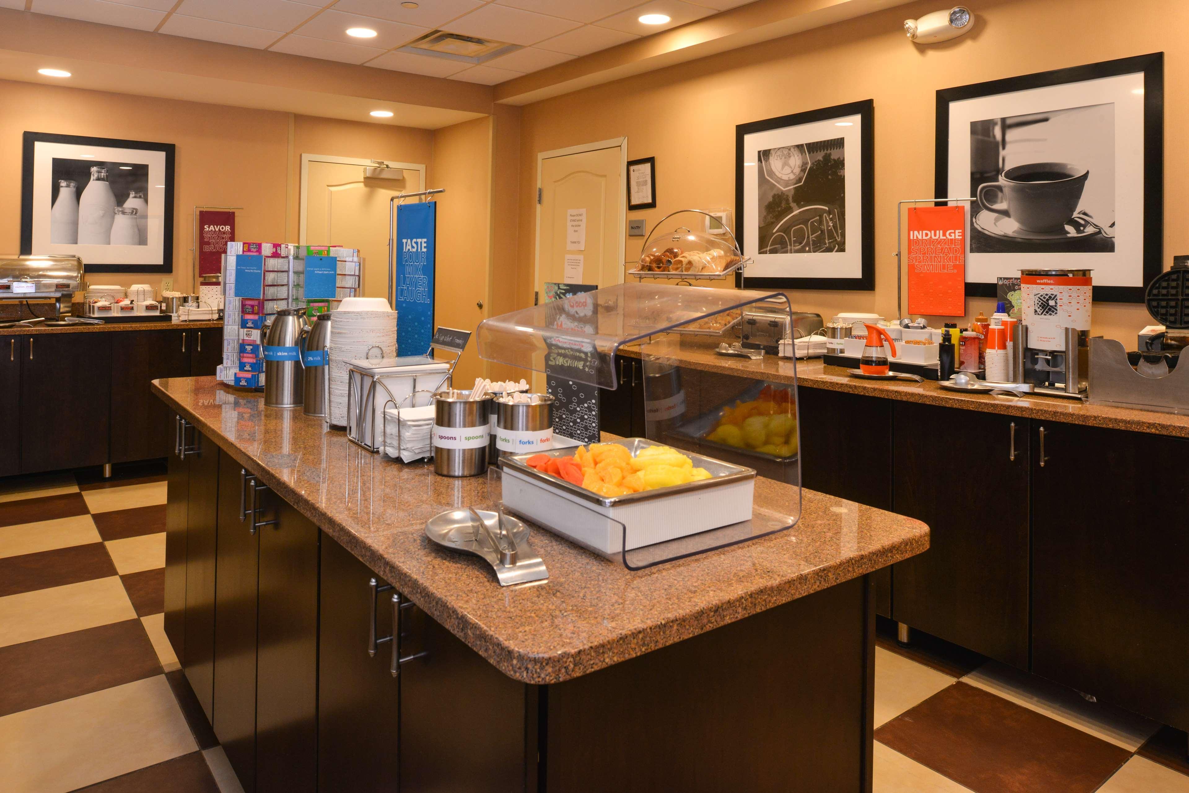 Hampton Inn Milford Exterior photo