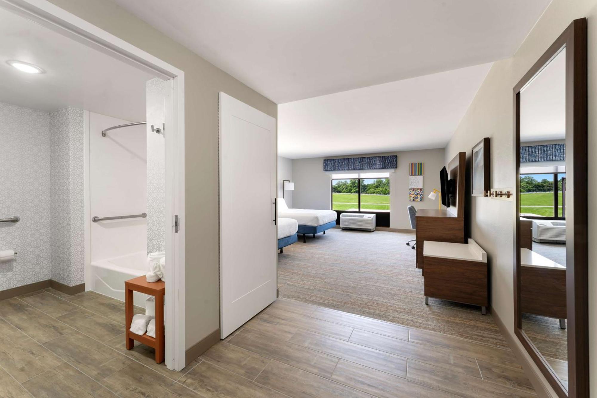 Hampton Inn Milford Exterior photo