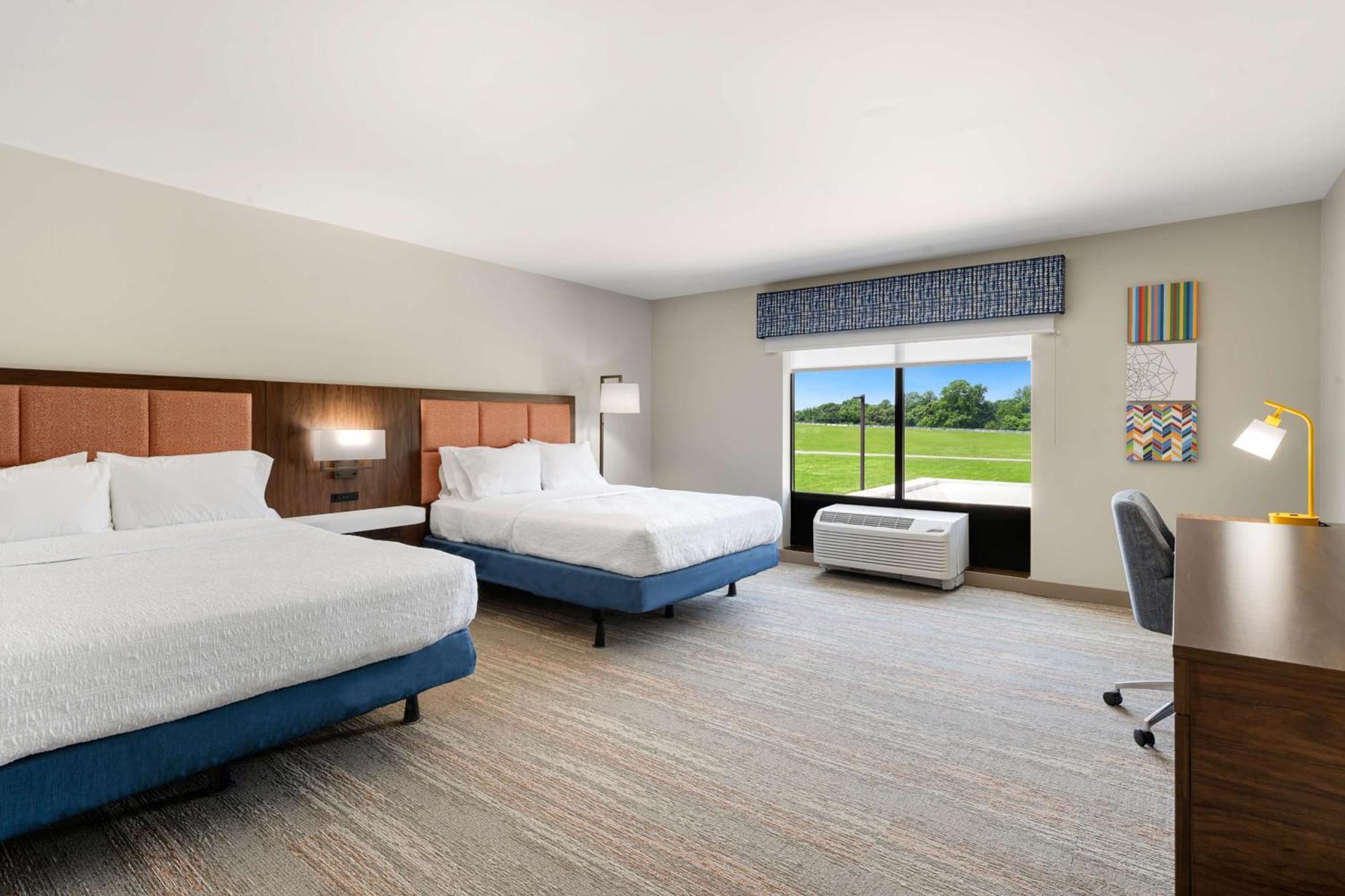 Hampton Inn Milford Exterior photo