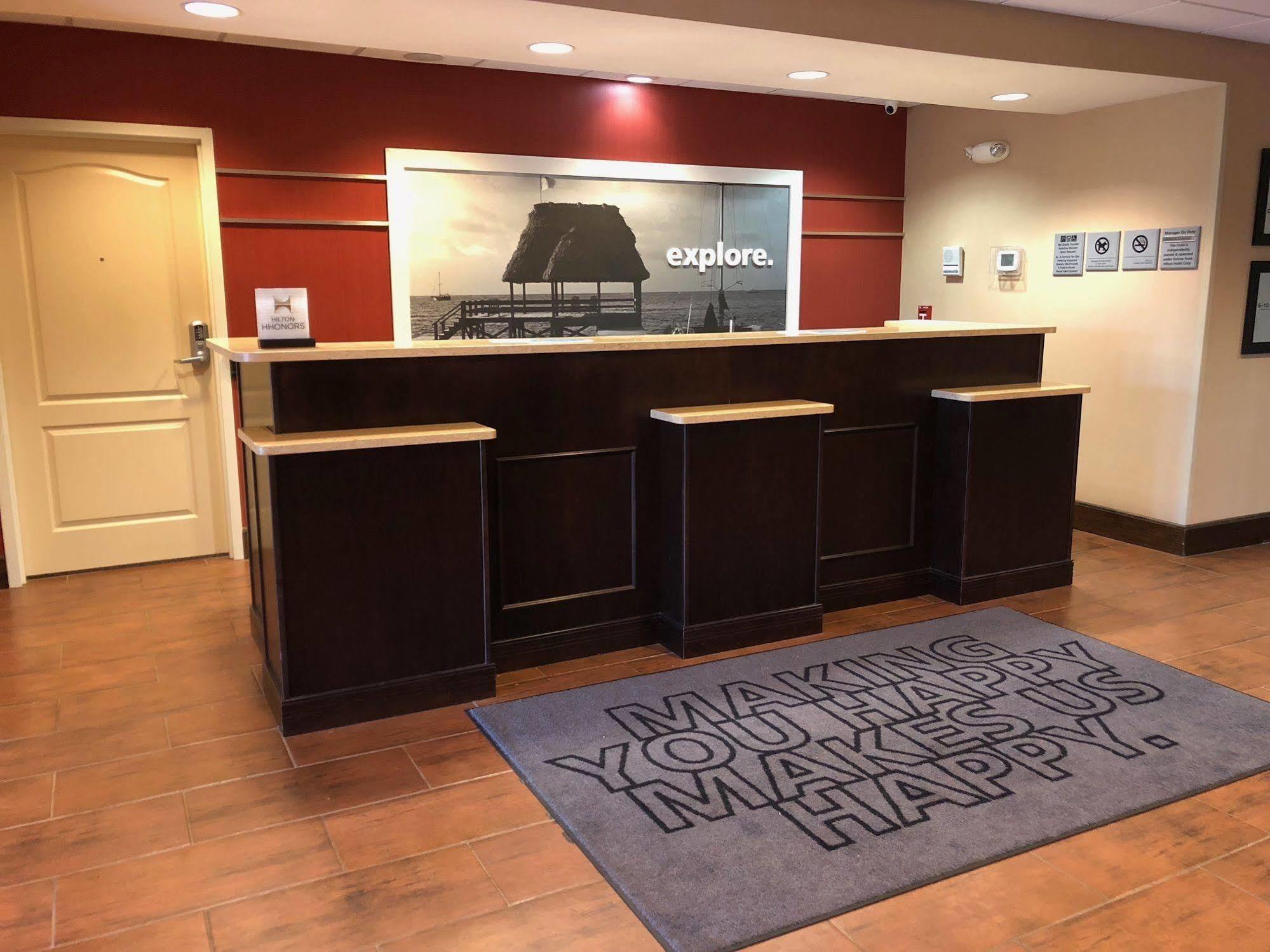Hampton Inn Milford Exterior photo